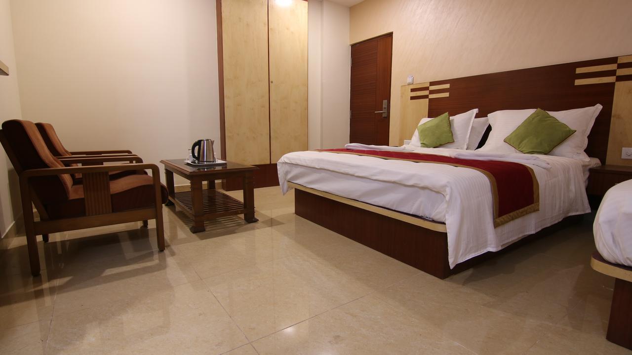 Sri Nandi Comforts Hotel Bangalore Exterior foto